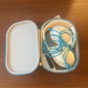 Bose Noise-Cancelling Headphones with audio jack